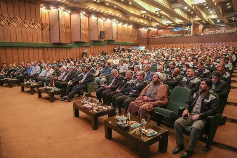 ذوب‌آهن اصفهان یک لشکر جهاد در میدان تولید است