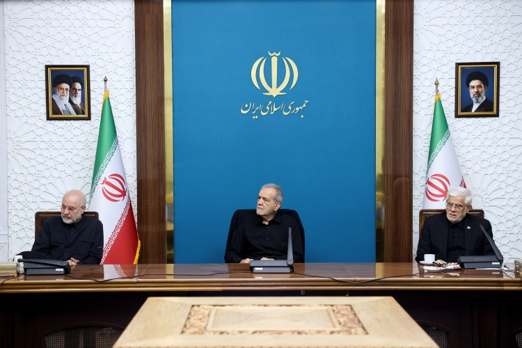 پزشکیان در جلسه ستاد تشییع رهبر شهید: بسیج همه ظرفیت‌ها برای برگزاری باشکوه و ایمن مراسم