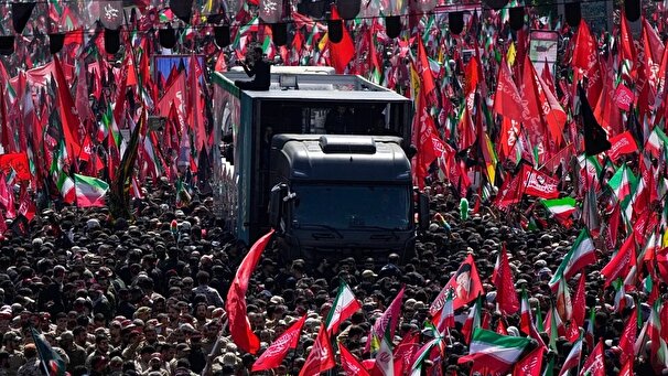 تشییع تاریخی پیکر رهبر شهید انقلاب در تهران؛ جلوه‌ای از وفاداری و حماسه ملی